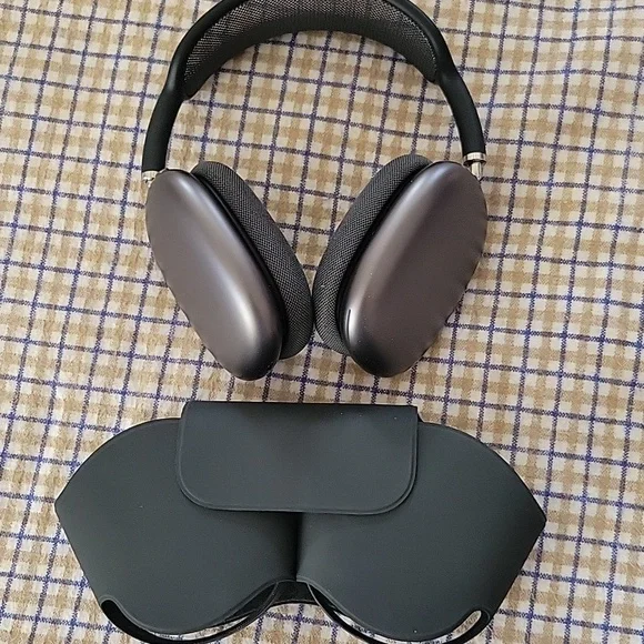 Apple AirPods Max Trade With @poshfriend - Picture 2 of 10